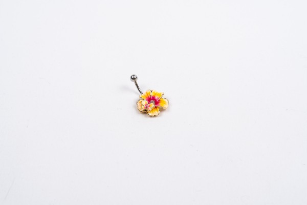 Bauchnabel Piercing Blume